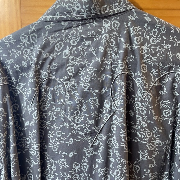 Southern Thread LS button down - Picture 3 of 4